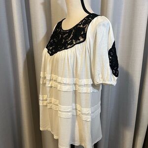 Chic Black Lace Accent Women's Blouse